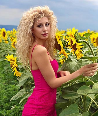 Open girl Yella from Essentuki (Russia), 27 yo, hair color blonde