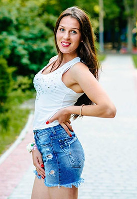 Responsive woman Anastasiya from Rovno (Ukraine), 29 yo, hair color brunette