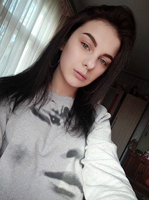 Small wife Ivanna from Rovno (Ukraine), 21 yo, hair color dark brown