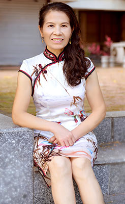Sweet lady Xiaomei from Shaoguan (China), 60 yo, hair color black