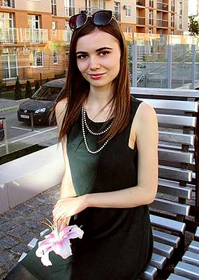Versatile bride Ekaterina from Chernovtsy (Russia), 23 yo, hair color chestnut