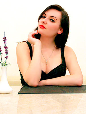 Dreamy girl Viktoriya from Lugansk (Ukraine), 34 yo, hair color black
