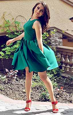 Active lady Valentina from Ternopol (Ukraine), 28 yo, hair color chestnut