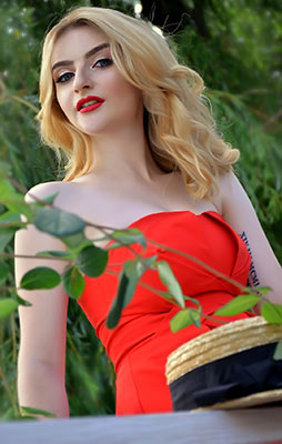 Cheerful girl Svetlana from Ternopol (Ukraine), 25 yo, hair color blonde