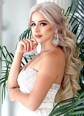 Proud bride Alina from Kiev (Ukraine), 25 yo, hair color brunette