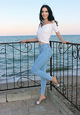 Calm girl Kseniya from Zanzibar City (Tanzania), 31 yo, hair color brunette