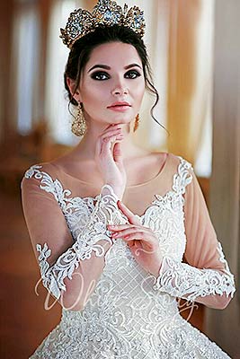Capricious woman Anna from Kiev (Ukraine), 32 yo, hair color brown-haired