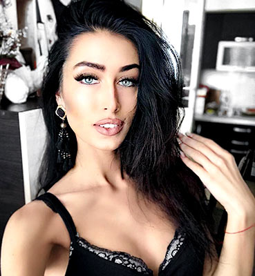 Unpredictable woman Elena from Kiev (Ukraine), 31 yo, hair color black