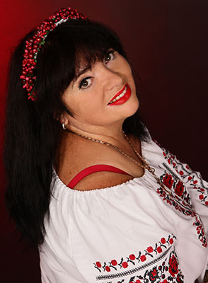 Idealistic bride Larisa from Vinnitsa (Ukraine), 60 yo, hair color black
