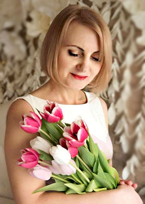 Accurate woman Lyudmila from Vinnitsa (Ukraine), 59 yo, hair color blonde