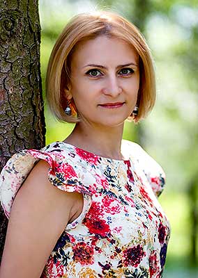 Family oriented woman Ekaterina from Vinnitsa (Ukraine), 38 yo, hair color brown