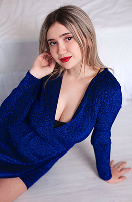 Energy wife Yuliya from Zaporozhye (Ukraine), 20 yo, hair color blonde