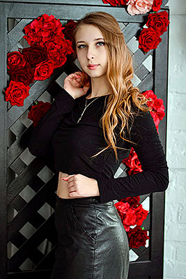 Faithful wife Viktoriya from Zaporozhye (Ukraine), 19 yo, hair color light brown