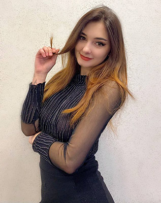 Lively wife Anastasiya from Zaporozhye (Ukraine), 20 yo, hair color chestnut