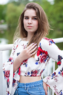 Sweet lady Yuliya from Zaporozhye (Ukraine), 24 yo, hair color dark brown