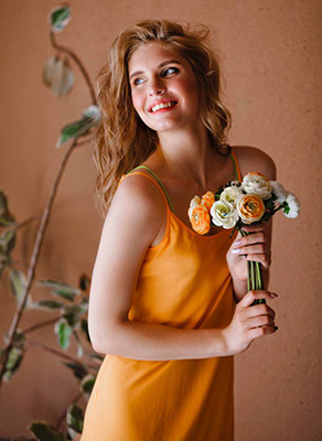 Healthy bride Yaroslava from Zaporozhye (Ukraine), 18 yo, hair color light brown