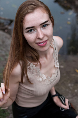 Independent bride Dar'ya from Tokmak (Ukraine), 21 yo, hair color brown-haired