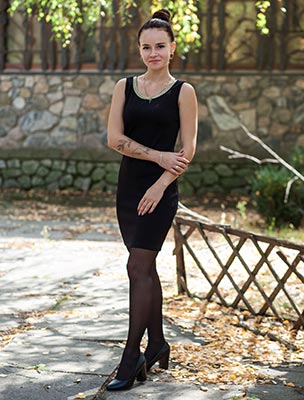 Independent girl Elena from Zaporozhye (Ukraine), 21 yo, hair color chestnut