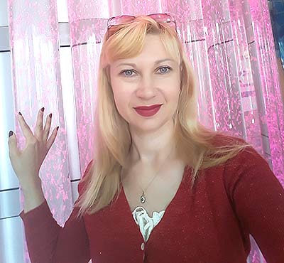 Active bride Oksana from Zaporozhye (Ukraine), 43 yo, hair color blonde