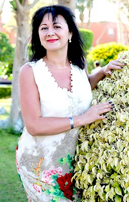 Diplomatic lady Elena from Zaporozhye (Ukraine), 48 yo, hair color brunette