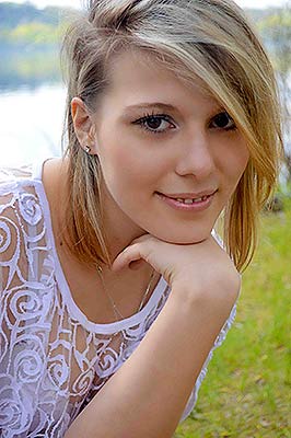 Blonde girl Ekaterina from Zaporozhye (Ukraine), 29 yo, hair color dark brown