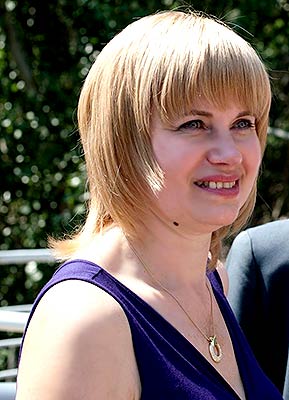 Cheerful lady Elena from Zaporozhye (Ukraine), 60 yo, hair color blonde