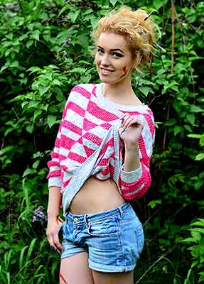 Family oriented woman Yuliya from Zaporozhye (Ukraine), 34 yo, hair color blonde
