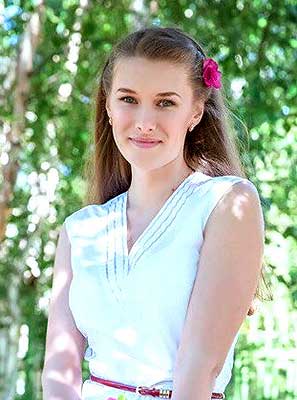 Blonde bride Dar'ya from Zaporozhye (Ukraine), 29 yo, hair color brown