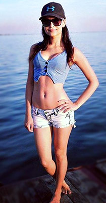 Affectionate girl Elena from Zaporozhye (Ukraine), 27 yo, hair color black