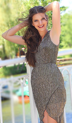 Purposeful woman Yuliya from Zaporozhye (Ukraine), 33 yo, hair color black