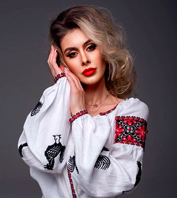 Playful wife Alena from Kiev (Ukraine), 34 yo, hair color blonde