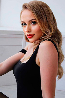 Pisces lady Yana from Horishni Plavni (Ukraine), 27 yo, hair color blonde