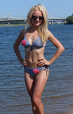 Goaloriented lady Anna in bikini from Lugansk (Ukraine), 33 yo, hair color blonde