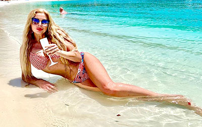 Spontaneous lady Yuliya in bikini from Kharkov (Ukraine), 45 yo, hair color blonde