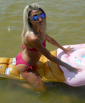 Strong lady Ekaterina in bikini from Lugansk (Ukraine), 29 yo, hair color peroxide blonde