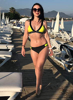 Decent lady Olena in bikini from Rovno (Ukraine), 28 yo, hair color brunette